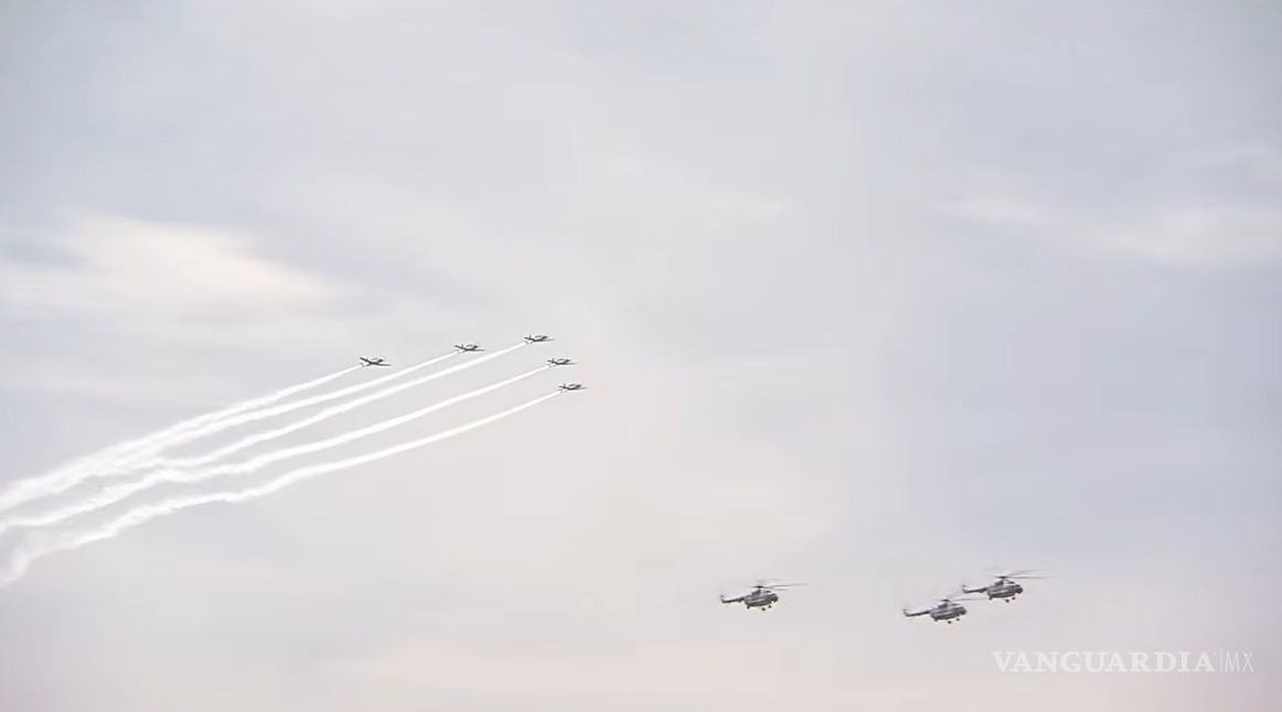 $!¡Paracaidistas, drones, perros y caballos! Así fue el Desfile Militar 2026 por la Independencia de México