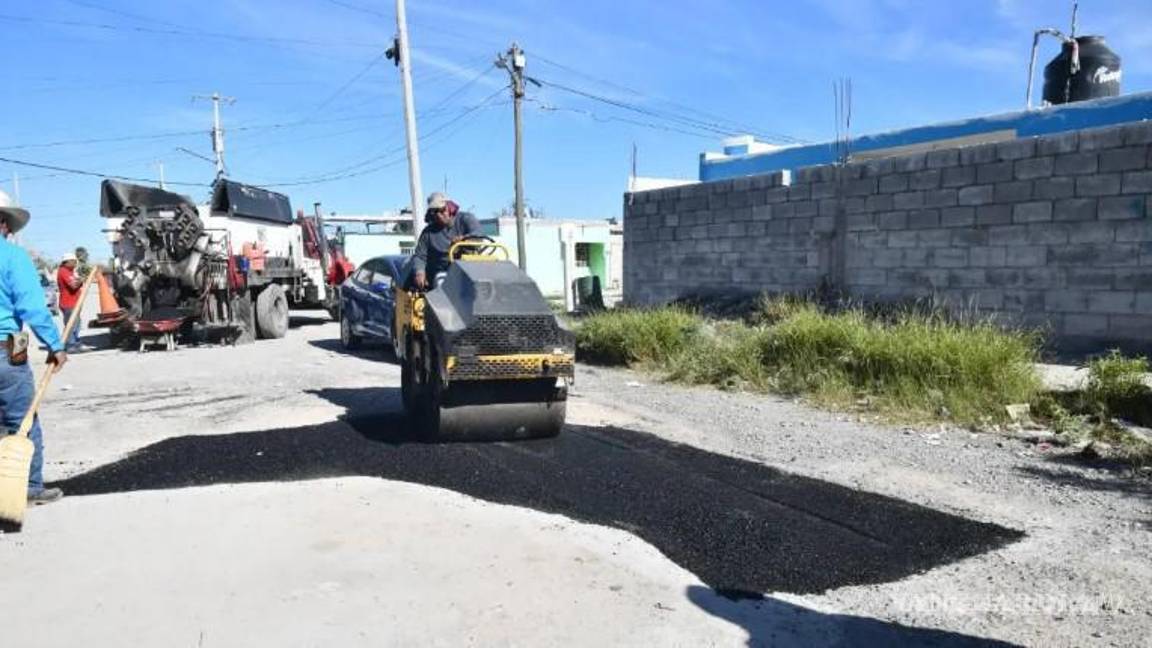 Empresa duranguense con vínculos morenista parcha carreteras y calles en Coahuila