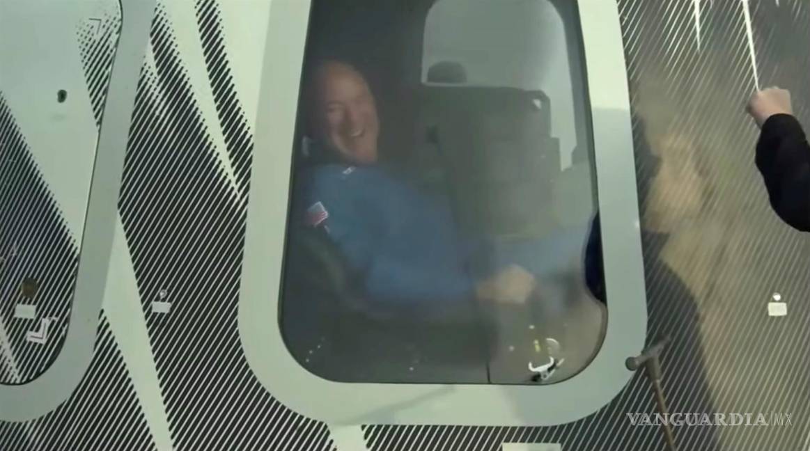 $!Imágenes del histórico viaje al espacio de Bezos con el astronauta más joven y la más longeva