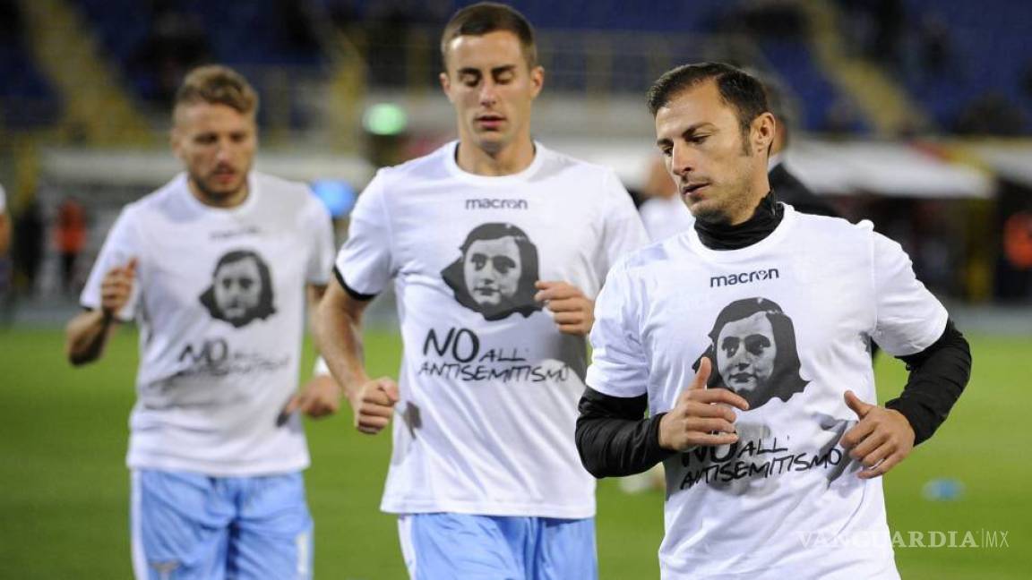 Jugadores del Lazio salen a entrenar con playeras de Ana Frank