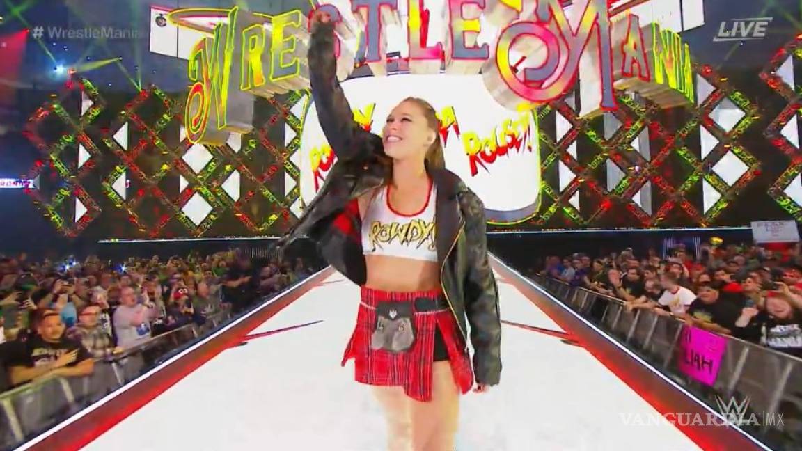 ¡Ronda Rousey gana en su debut con la WWE!