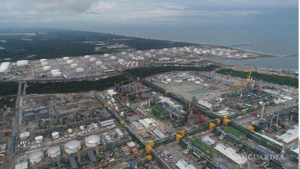 $!Dos años en medio de la promesa de López Obrador para obtener la primera muestra de combustible para el 1 de julio.