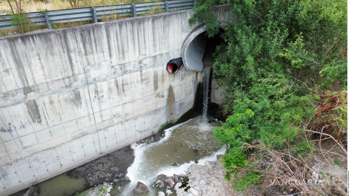 Descargan en río Santa Catarina desechos... ¡fecales!