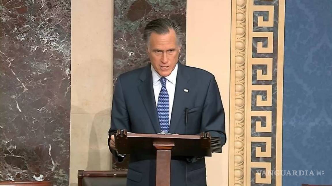 Mitt Romney, el primer senador en votar para condenar a un presidente de su propio partido