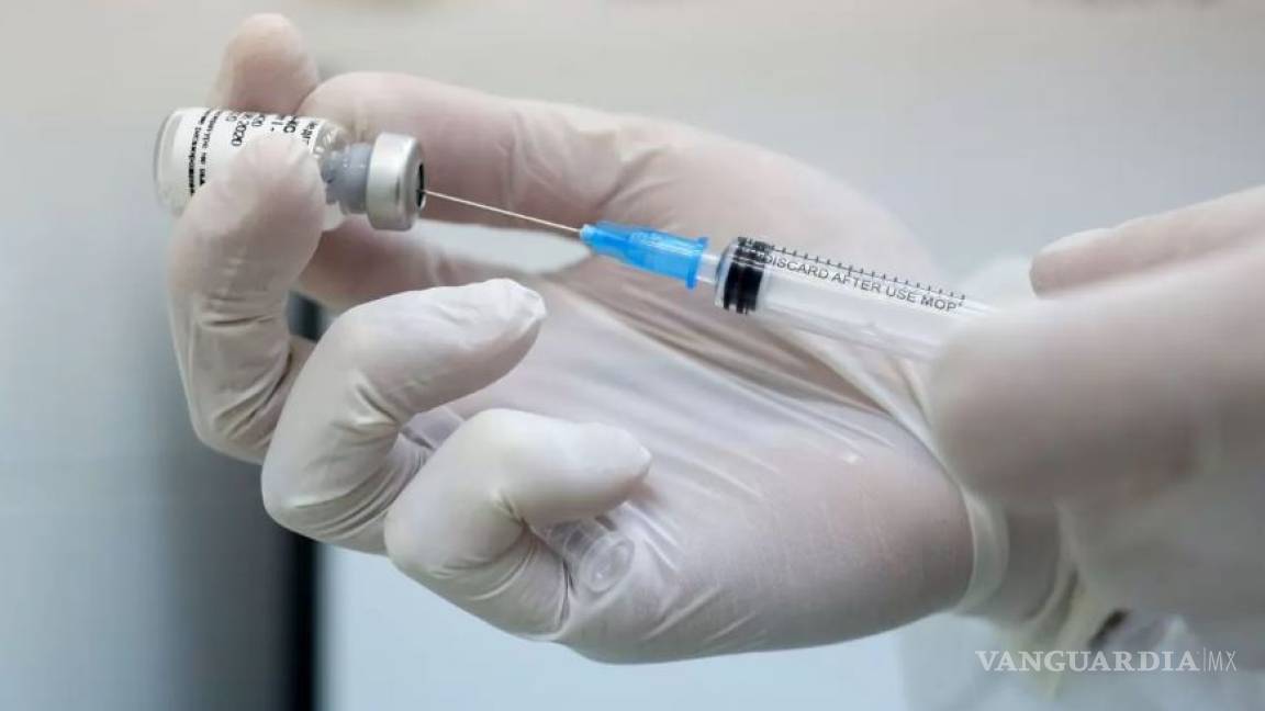 Roban al IMSS más de 10 mil dosis de vacuna contra la influenza, alerta Cofepris