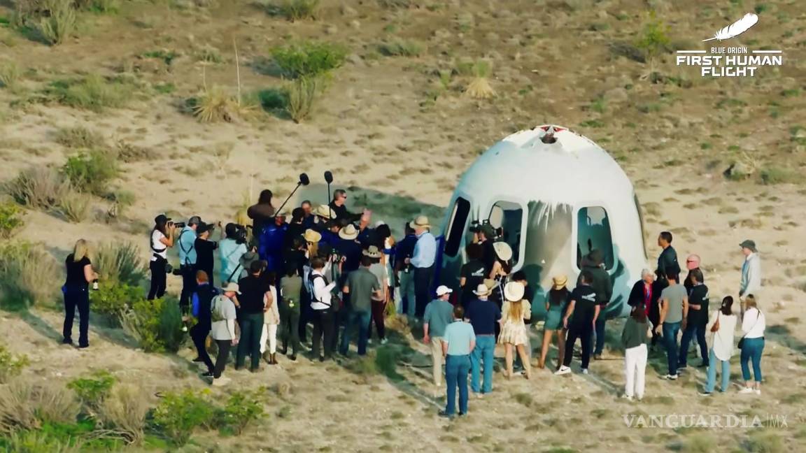 Histórica tripulación regresa con Jeff Bezos a la tierra después de viajar al espacio