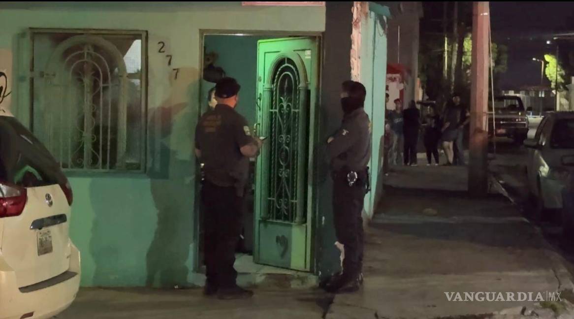 $!Autoridades localizaron indicios de violencia en la segunda planta del domicilio.
