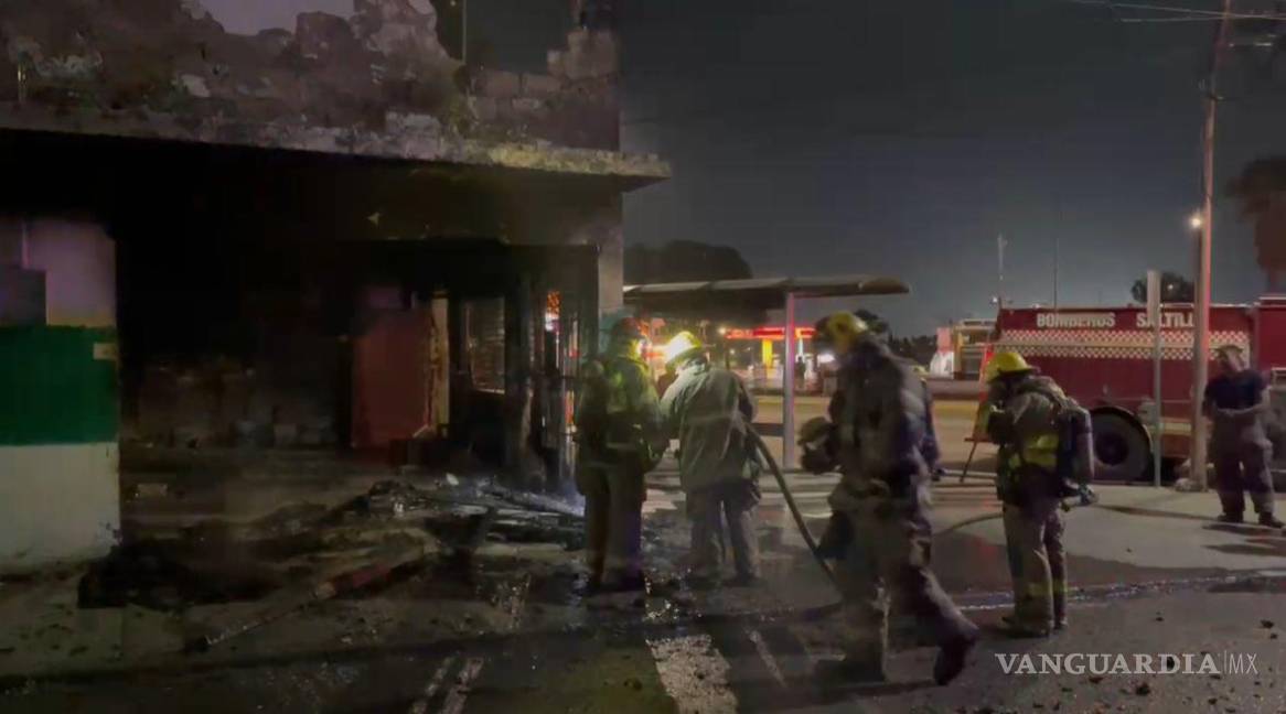 $!El inmueble fue consumido casi en su totalidad por el fuego.