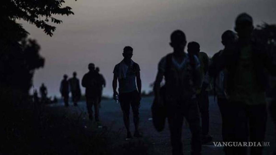 $!¿Cuál vigilancia? Ingresan más migrantes a México buscando reunirse con la primera Caravana