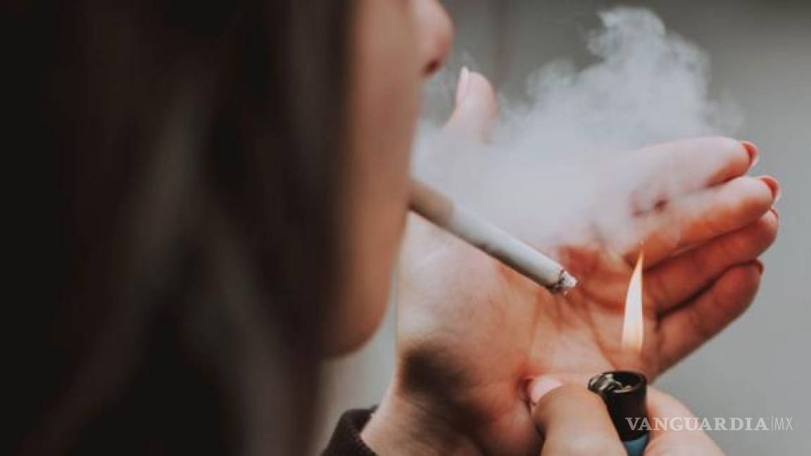 Ser fumador aumenta complicaciones por COVID-19, advierte SSA