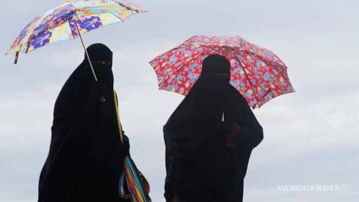 Emiratos aconseja a ciudadanos no vestir ropas tradicionales en el extranjero