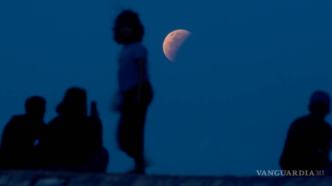 $!Imágenes de la asombrosa Superluna de sangre que coincide con un eclipse lunar