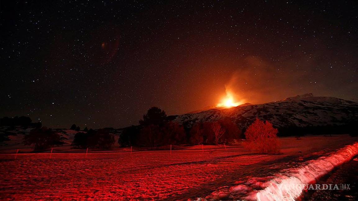 Volcán Etna registra impresionante erupción en Sicilia