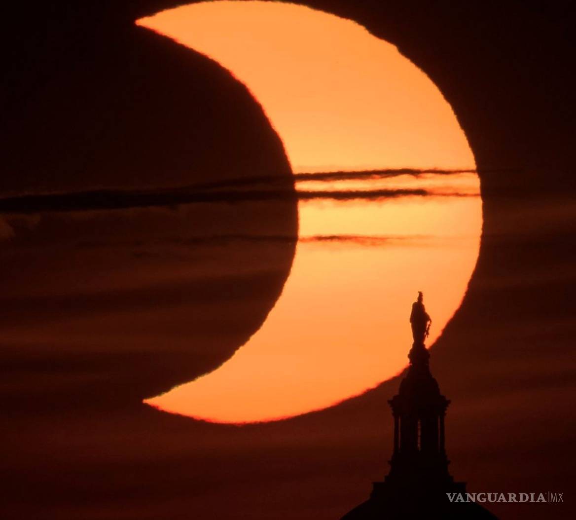 $!Estas fotos de la NASA del eclipse solar del amanecer de 2021 son simplemente asombrosas