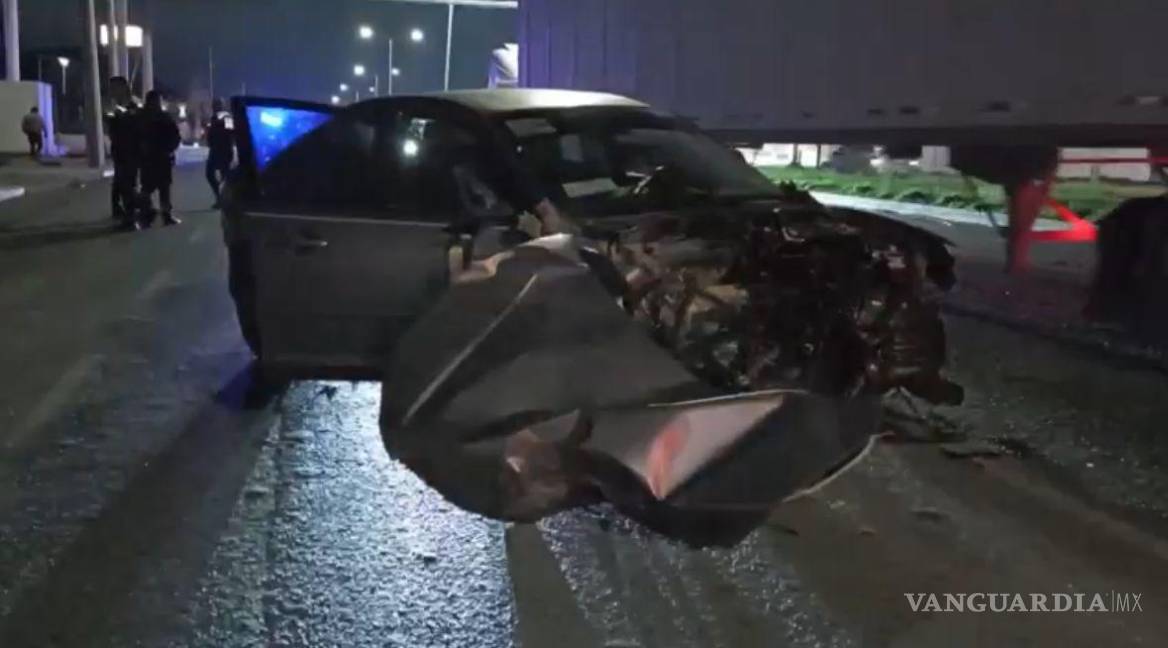 $!Elementos de Tránsito Municipal detuvieron al conductor en estado de ebriedad en el lugar del siniestro.