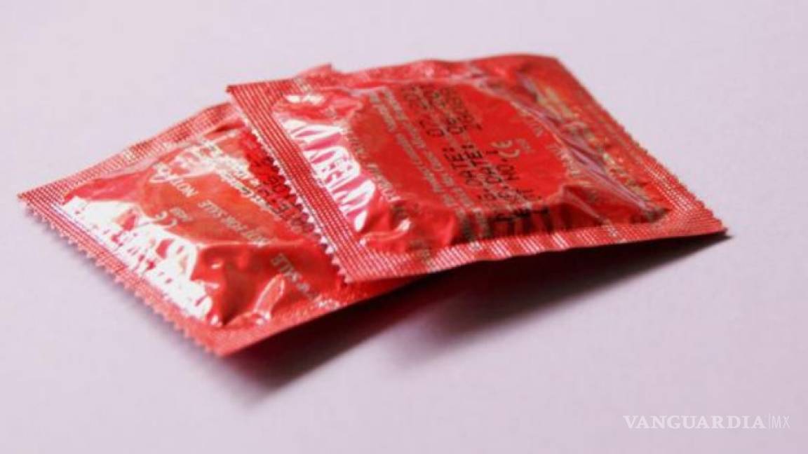 Frenan en Alemania reparto de preservativos con citas de Lutero