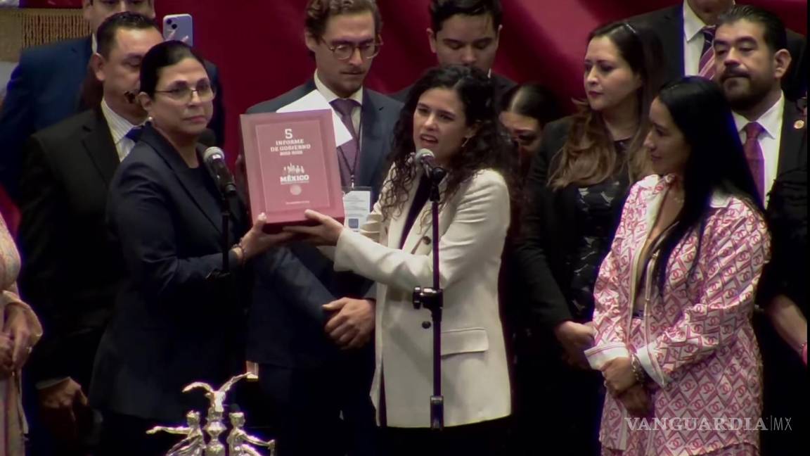 Con ‘¡Presidenta!’ y ‘Es un honor estar con Obrador’, arranca periodo de sesiones en Congreso; entregan Quinto Informe de AMLO