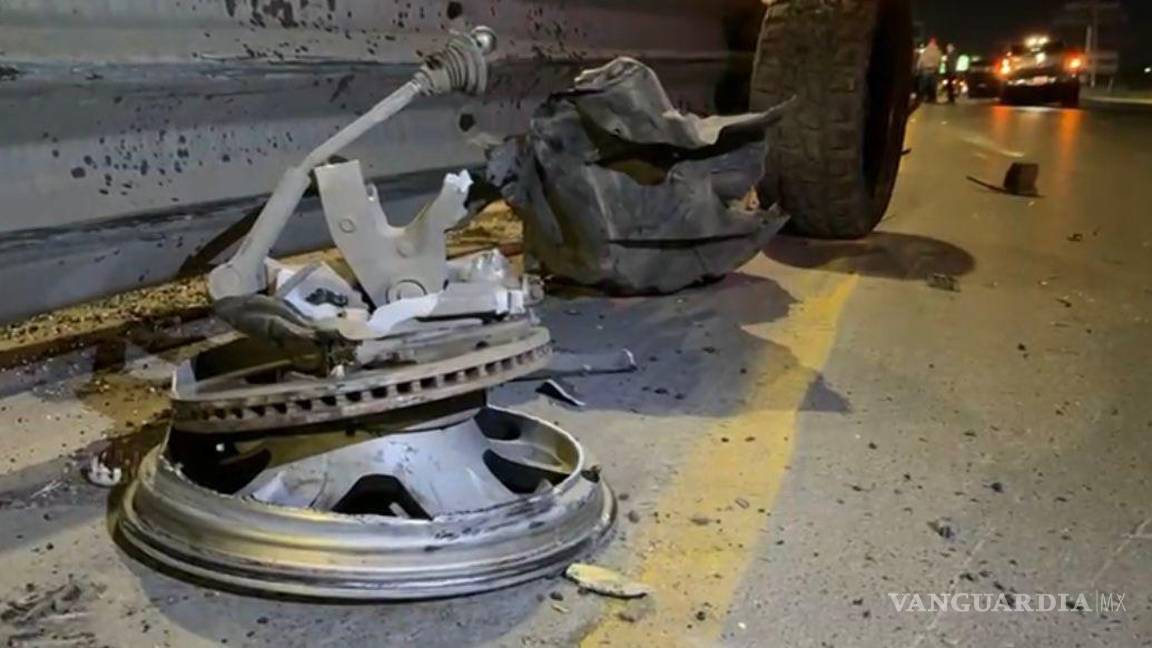 $!El accidente ocurrió alrededor de las 02:00 horas en la lateral del bulevar Nazario S. Ortiz Garza.