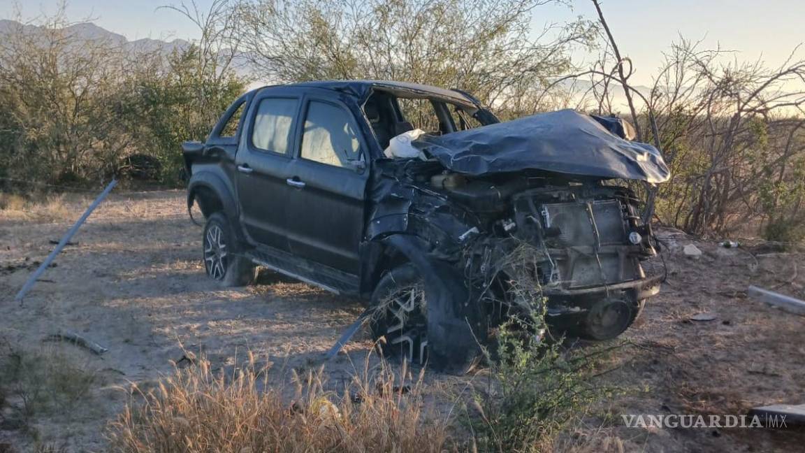 Muere conductor al volcar en la carretera a Monclova