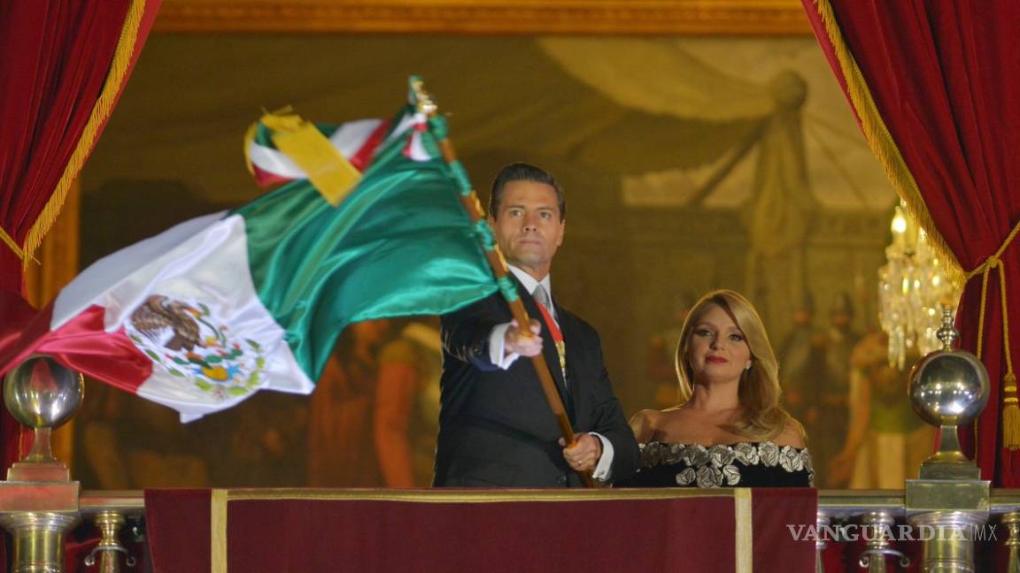 ¡Viva la solidaridad de los mexicanos por Chiapas y Oaxaca!, grita Peña Nieto desde Palacio Nacional