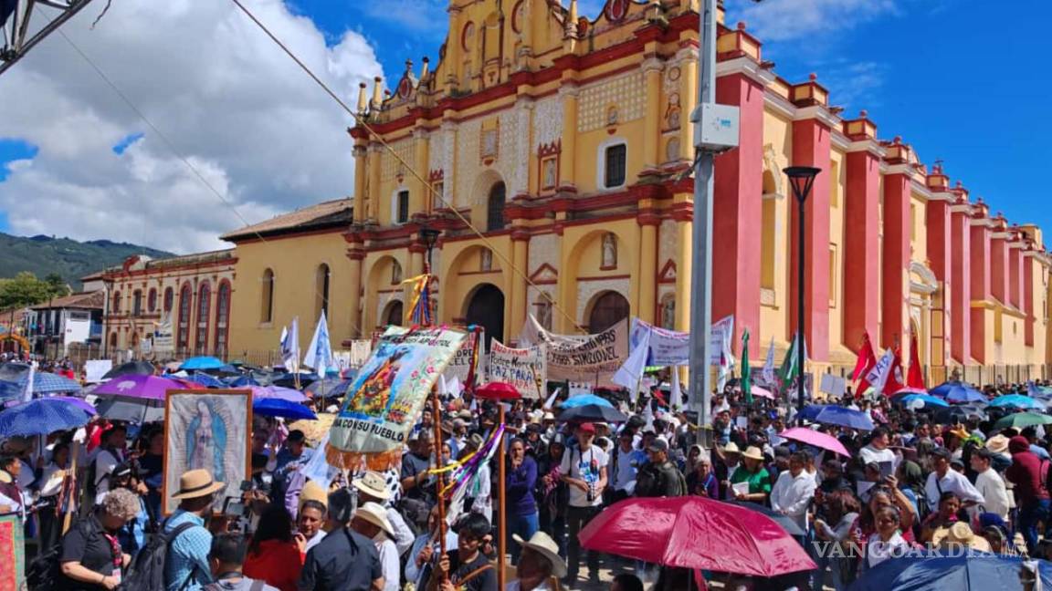 Marchan miles de católicos en Chiapas por la paz