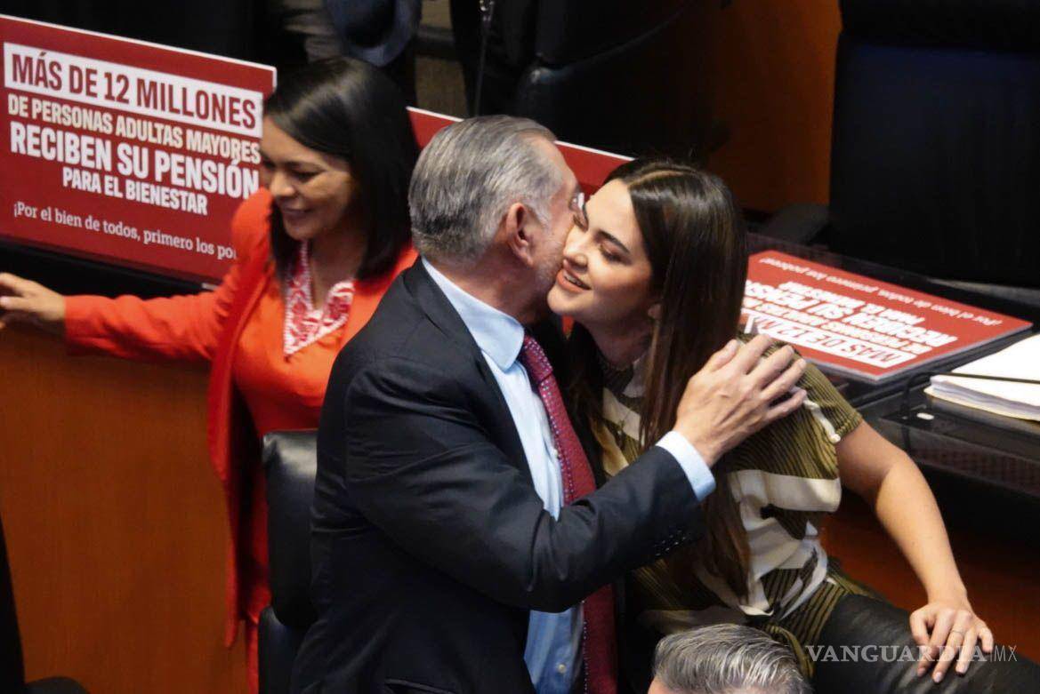 $!Chávez ha aceptado que caravanas de salud que lleva a Chihuahua son auspiciadas por la iniciativa privada.