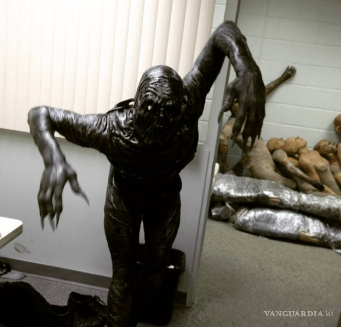 $!Contorsionista conmociona a las redes sociales por promocionar “The Void”