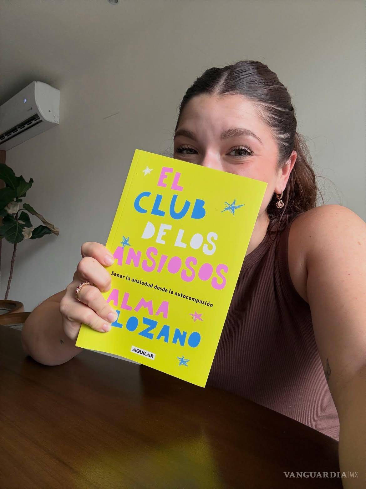 $!¿La salud mental es un privilegio? Alma Lozano llega con ‘El club de los ansiosos’ a la FIL Monterrey 2026