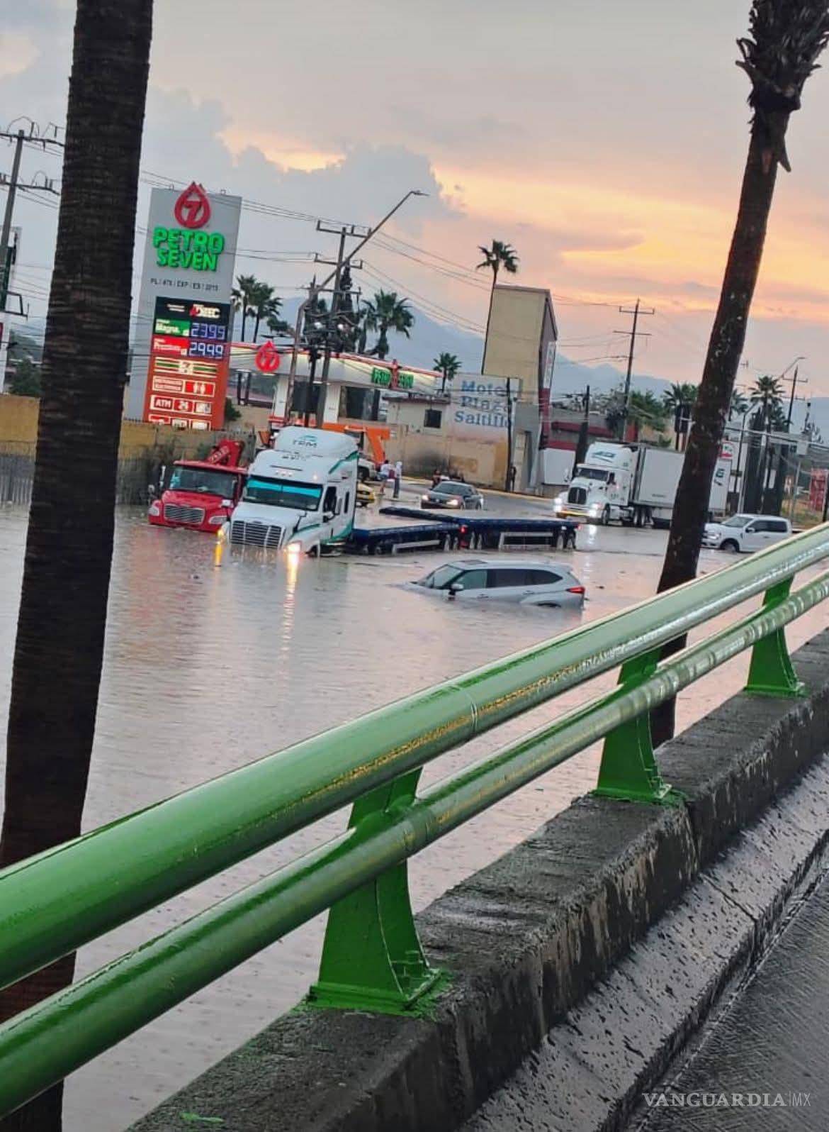 $!Causan lluvias apagones, inundaciones y tráfico al norte y oriente de Saltillo