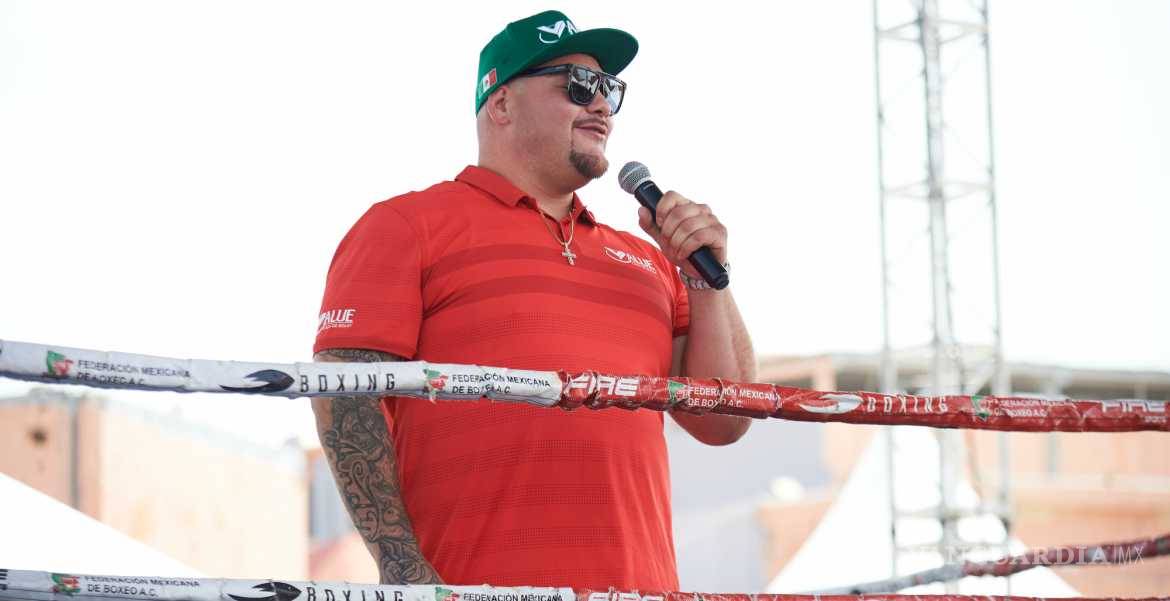 Andy Ruiz aprovechó su tiempo libre para comprarse un Ferrari de más de 5 millones de pesos