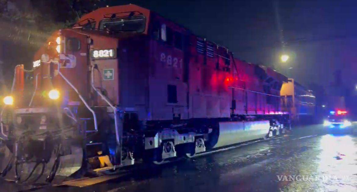 $!El accidente ocurrió durante maniobras de carga y descarga, cuando el operador de un tractocamión no advirtió la presencia del tren que ingresaba al complejo industrial.