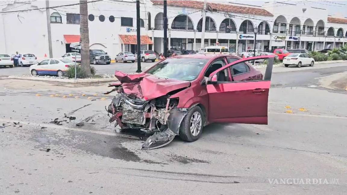 Invade el paso y provoca accidente en Saltillo