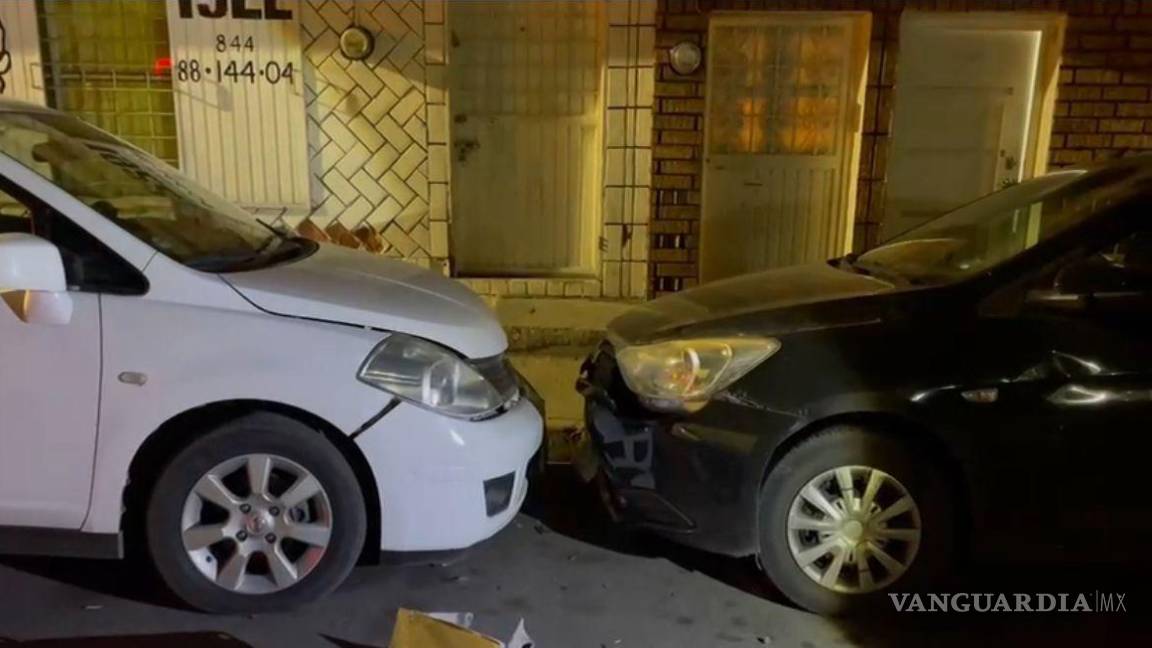 $!Uno de los vehículos impactados fue proyectado contra otro automóvil estacionado.