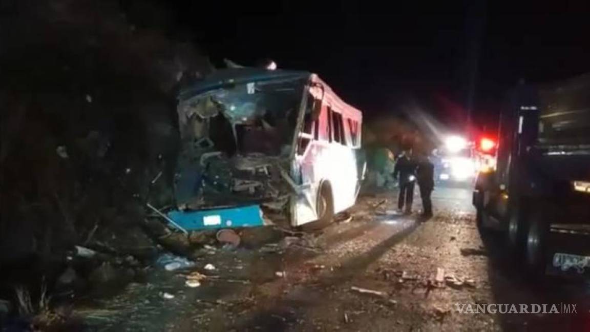 Mueren 14 en accidente carretero en Jalisco, 13 jornaleros y el chofer