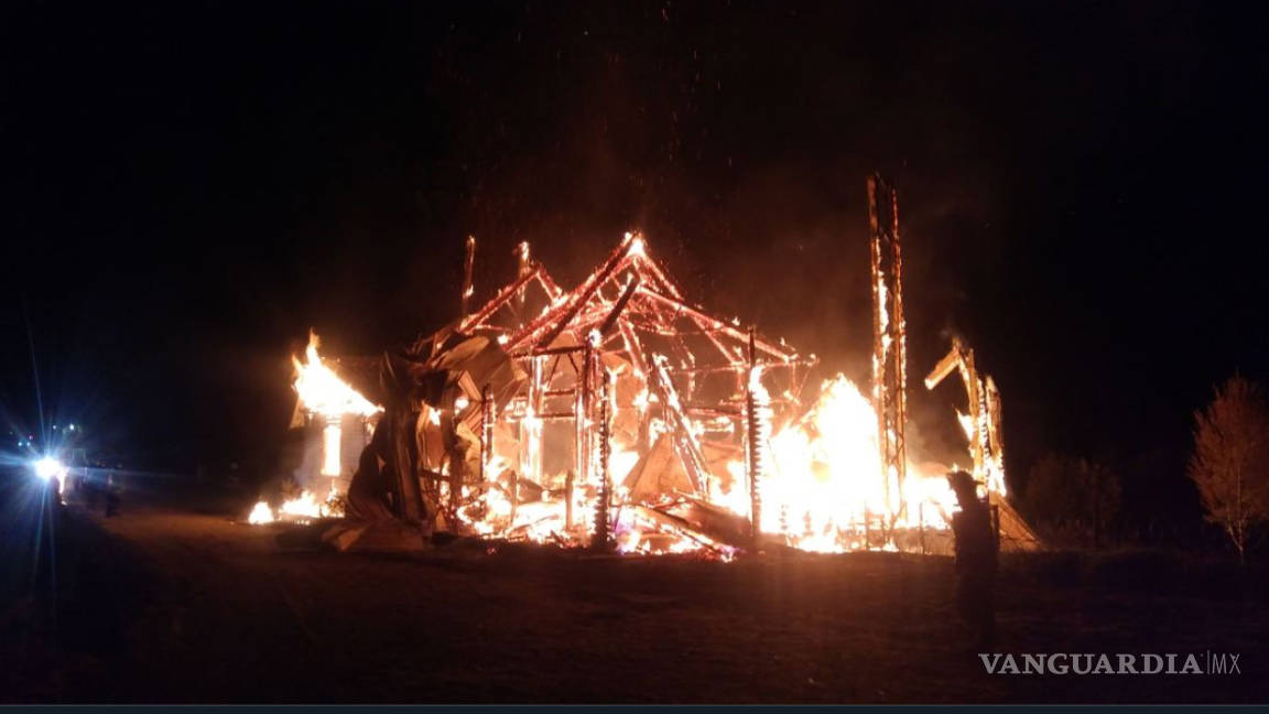 Incendio destruye una iglesia católica en la región chilena de Los Lagos