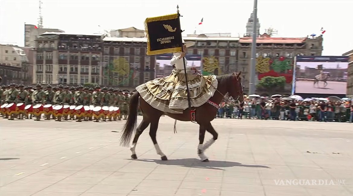 $!¡Paracaidistas, drones, perros y caballos! Así fue el Desfile Militar 2026 por la Independencia de México