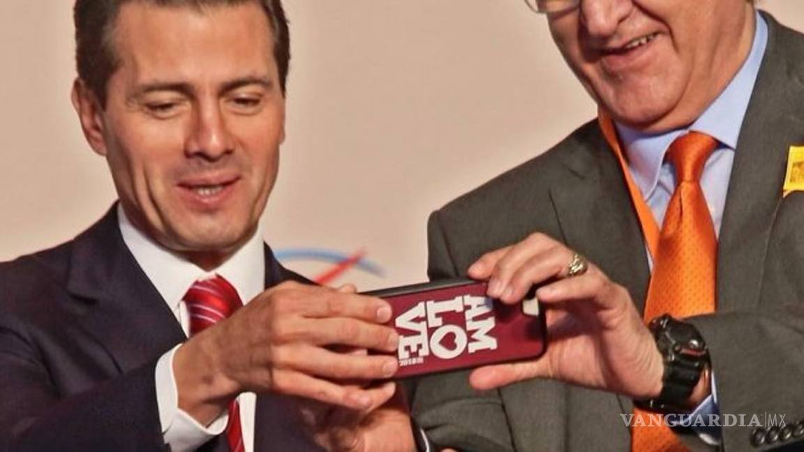 $!"Al natural": AMLO maneja sus redes sociales sin 'Robots' mientras Peña Nieto tenía su propio 'ciber ejército'