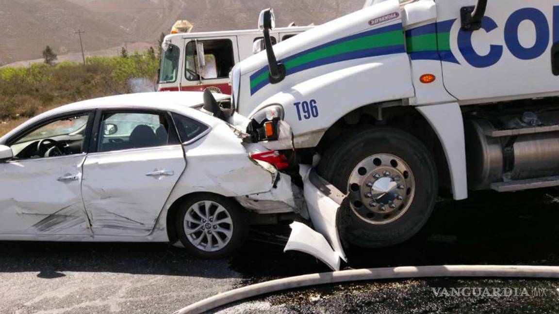 $!Carambola provoca caos en la carretera Saltillo-Monterrey