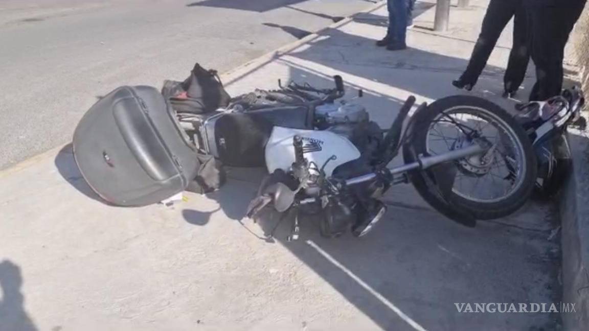 Camión de materiales derriba a motociclista en periférico LEA de Saltillo