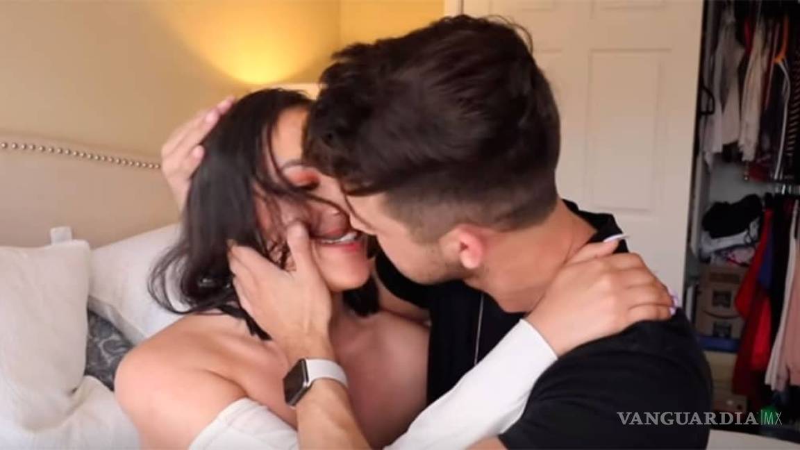 Youtuber se besa apasionadamente con su hermana, todo sea por las vistas