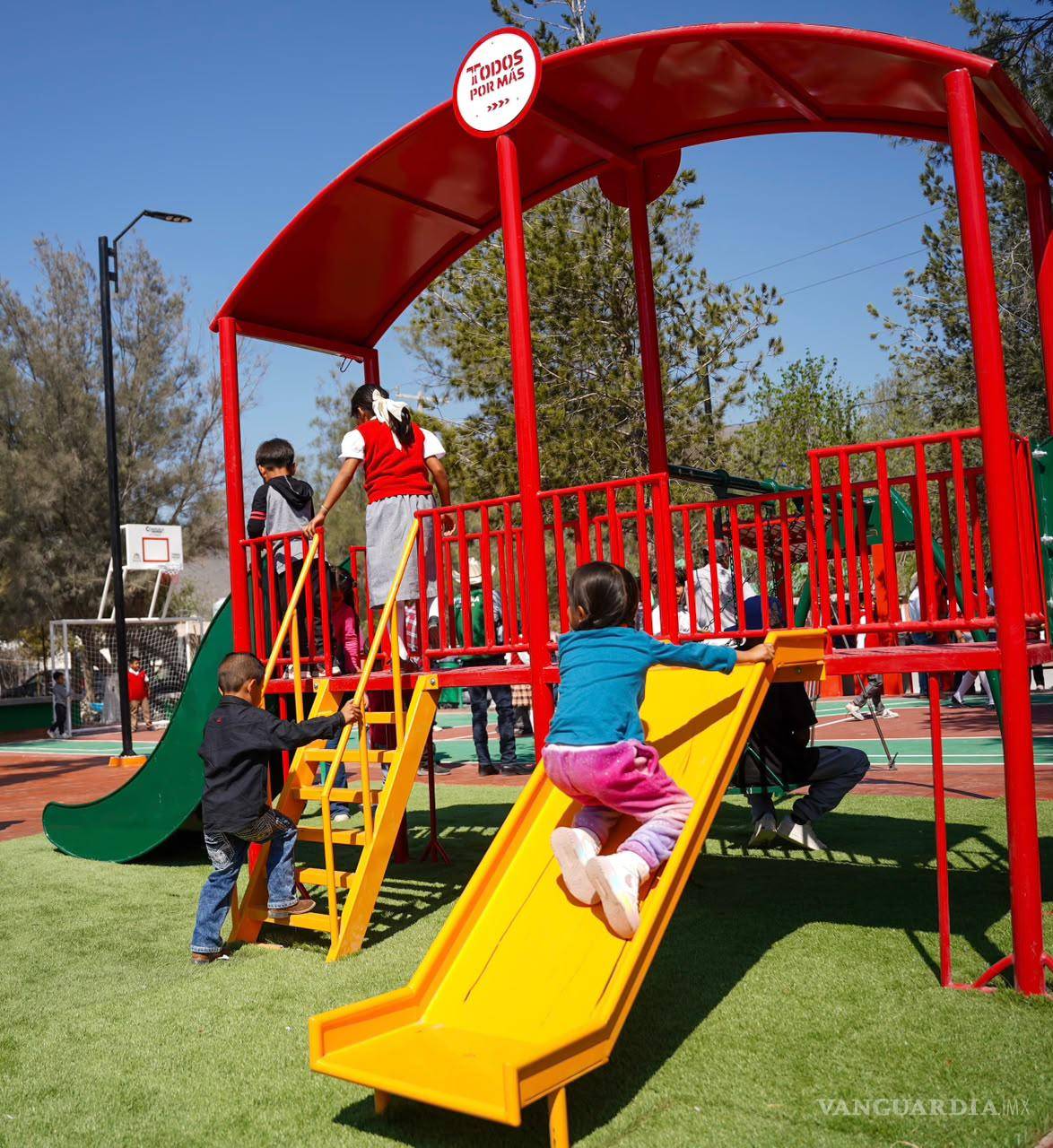 $!El Municipio de Ramos Arizpe impulsa la construcción, rehabilitación y mejoramiento de 26 plazas públicas.