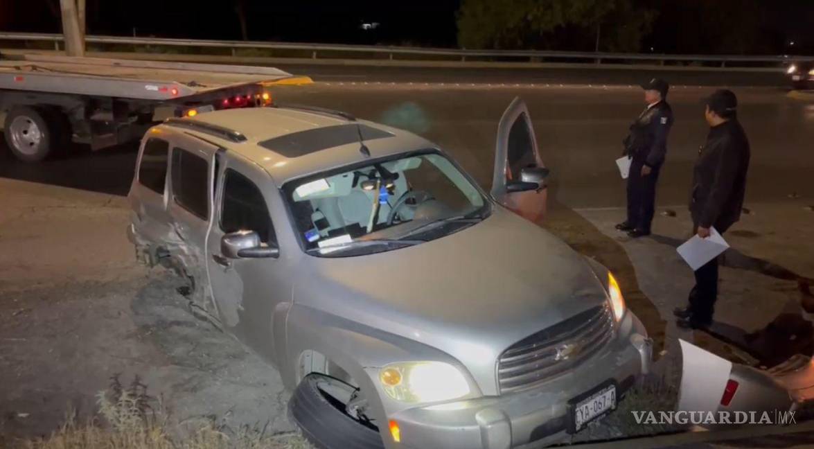 $!El auto del responsable terminó con fuertes daños.