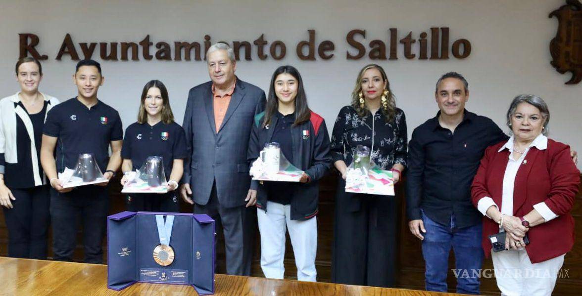 $!La ceremonia contó con la presencia de autoridades locales y fue un momento de orgullo para la comunidad saltillense.