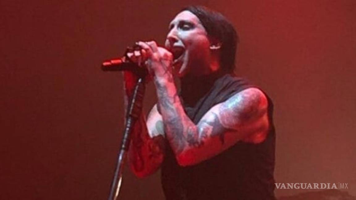 Marilyn Manson se derrumba durante concierto