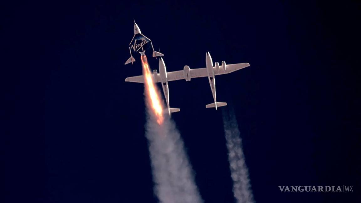 $!Richard Branson finalmente cumple su sueño y llega al espacio en su propio avión