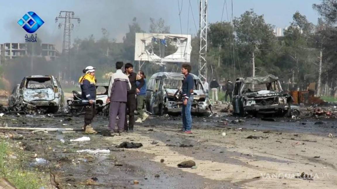 $!Fotógrafo no soportó y lloró por la tragedia del atentado en Alepo que mató a más de 60 niños