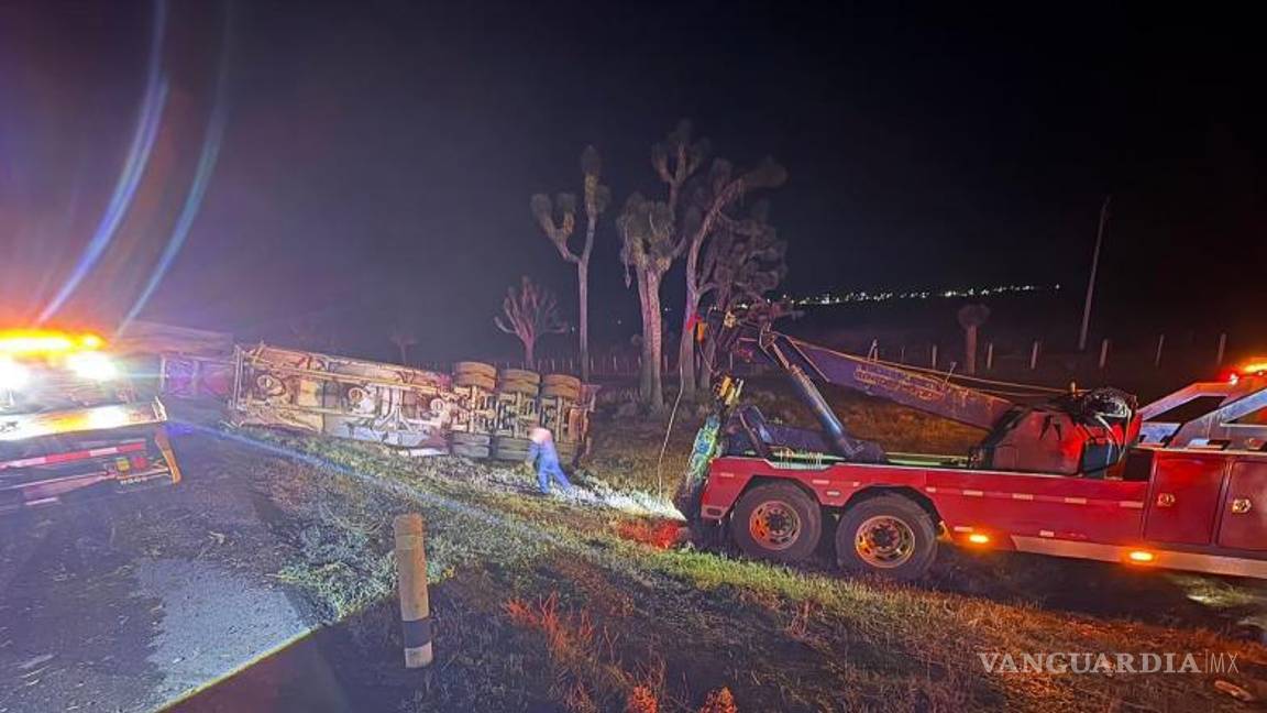 $!La Guardia Nacional realizó el abanderamiento del accidente mientras se retiraba la unidad siniestrada.