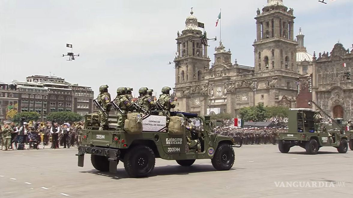 $!¡Paracaidistas, drones, perros y caballos! Así fue el Desfile Militar 2026 por la Independencia de México