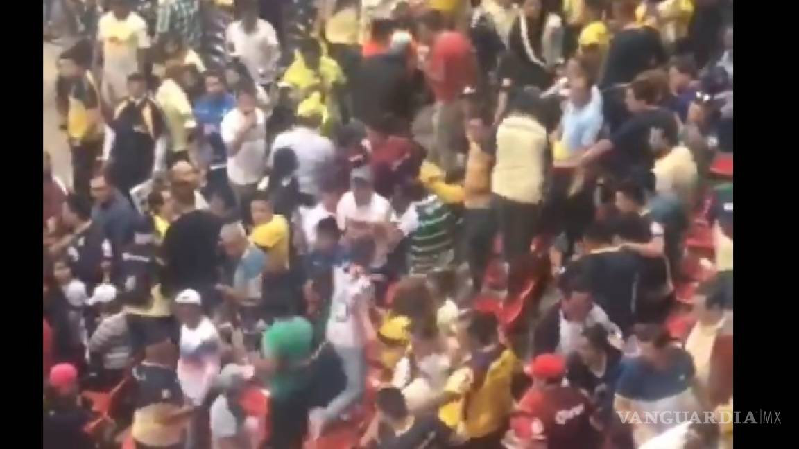 Fanáticos del América atacan a un seguidor del Santos en el Azteca