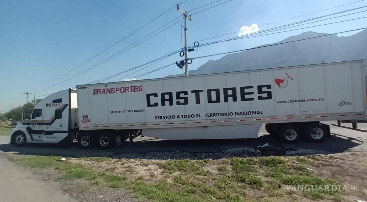 Detienen a tres hombres sobre la carretera Mty-Saltillo por el traslado de 9 migrantes